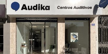 fachada del escaparate de Audika en Málaga