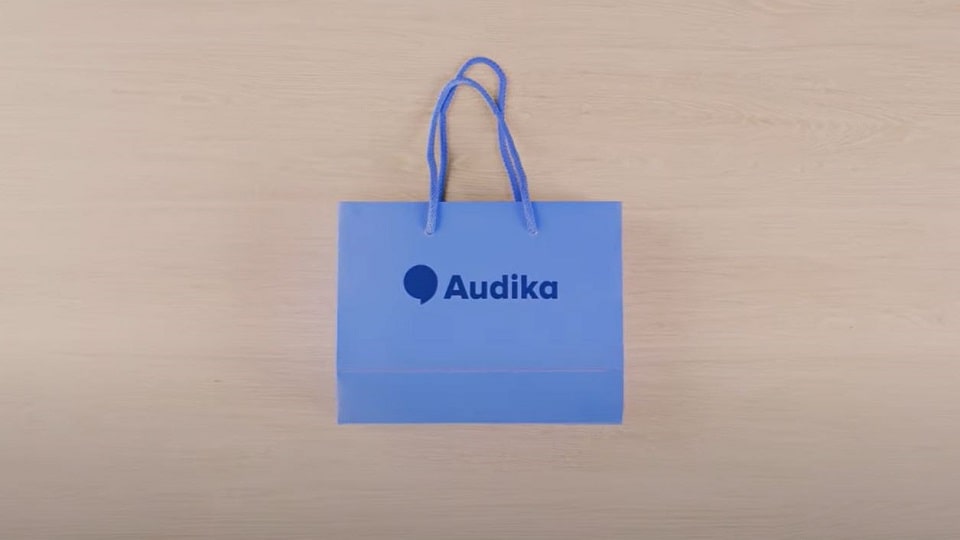 Sac Audika contenant des aides auditives