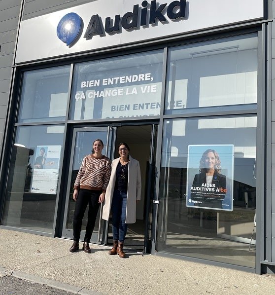 Image de l'équipe du centre Audika Avignon-Vedène devant le centre