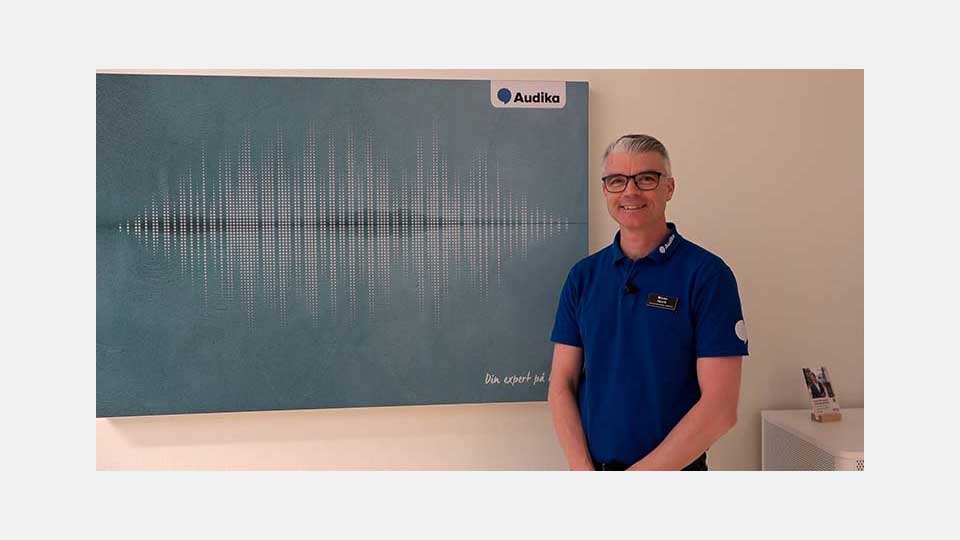 Bild på audikas legitimerad audionom Henrik från när Audika firade 10 år i Uppsala