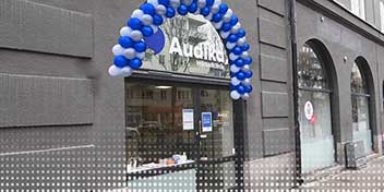 Bild på Audikas hörselklinik på Sveavägen som firar 20 år