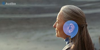 Bild på kvinna och ett höra - Audika vill öka medvetenheten om sin hörsel. Börja älska dina öron.