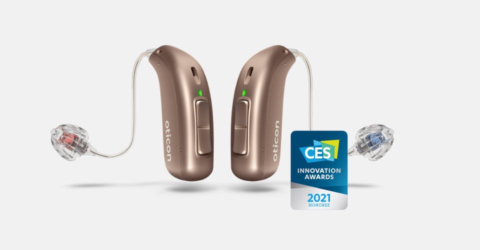 Bild på hörapparat - det är hörapparaten som heter Oticon More. Ikon om innovationspris 2021.