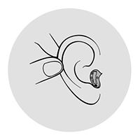 bild som förklarar hur man sätter in en allt i örat hörapparat
