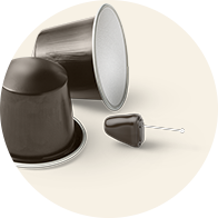 Comparaison de la taille entre deux capsules de café et les solutions auditives invisibles de chez Audika