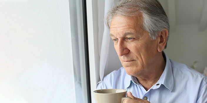 Image d'un homme avec un café